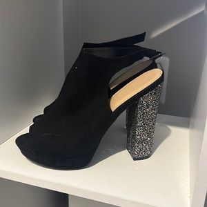 Black peep toe glitter heel
